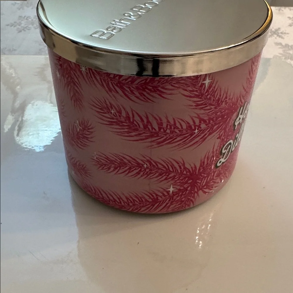 NEW- Bath & Body Works Holiday Dill-Ight 3 Wick Candle Limited Edition - Picture 9 of 10